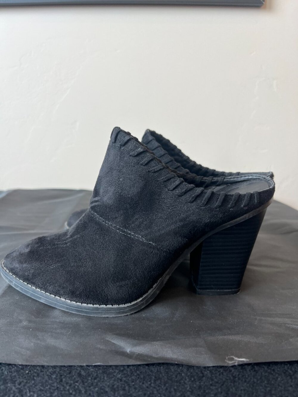 Wild Diva Black Faux Suede Mule Booties Size 7.5